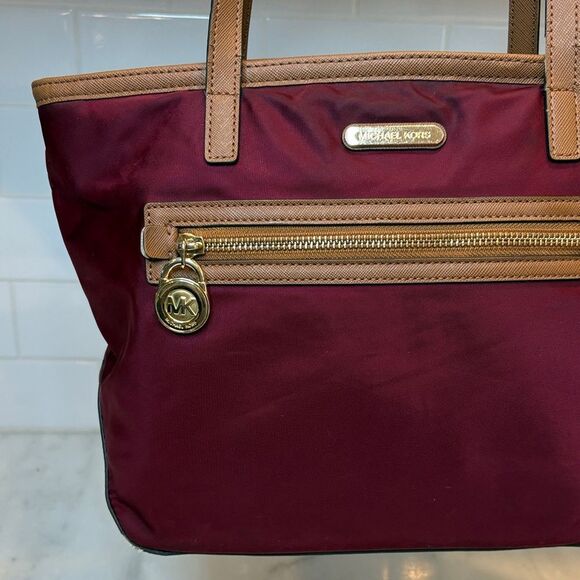 MICHAEL KORS Preppy Core Nylon & Leather Kempton Tote - Picture 3 of 16